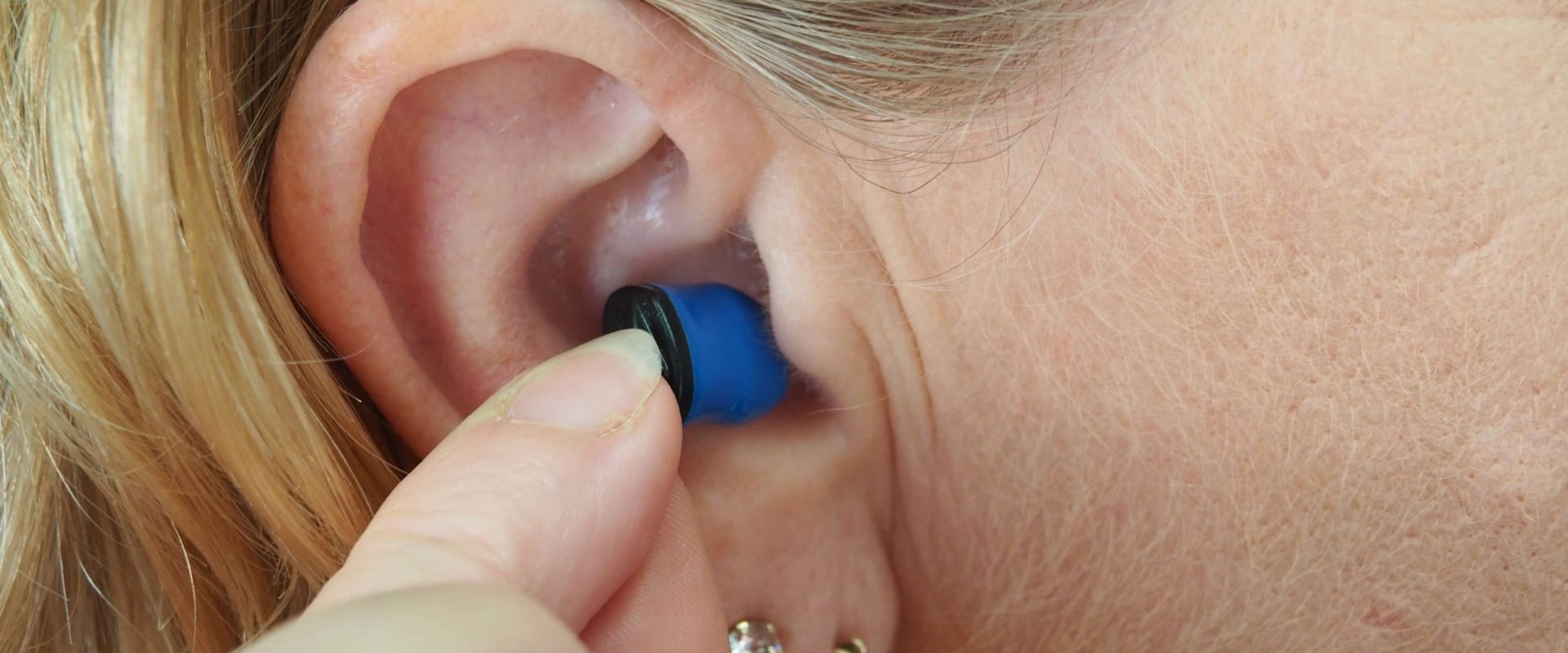 What effect do hearing aids have on tinnitus?